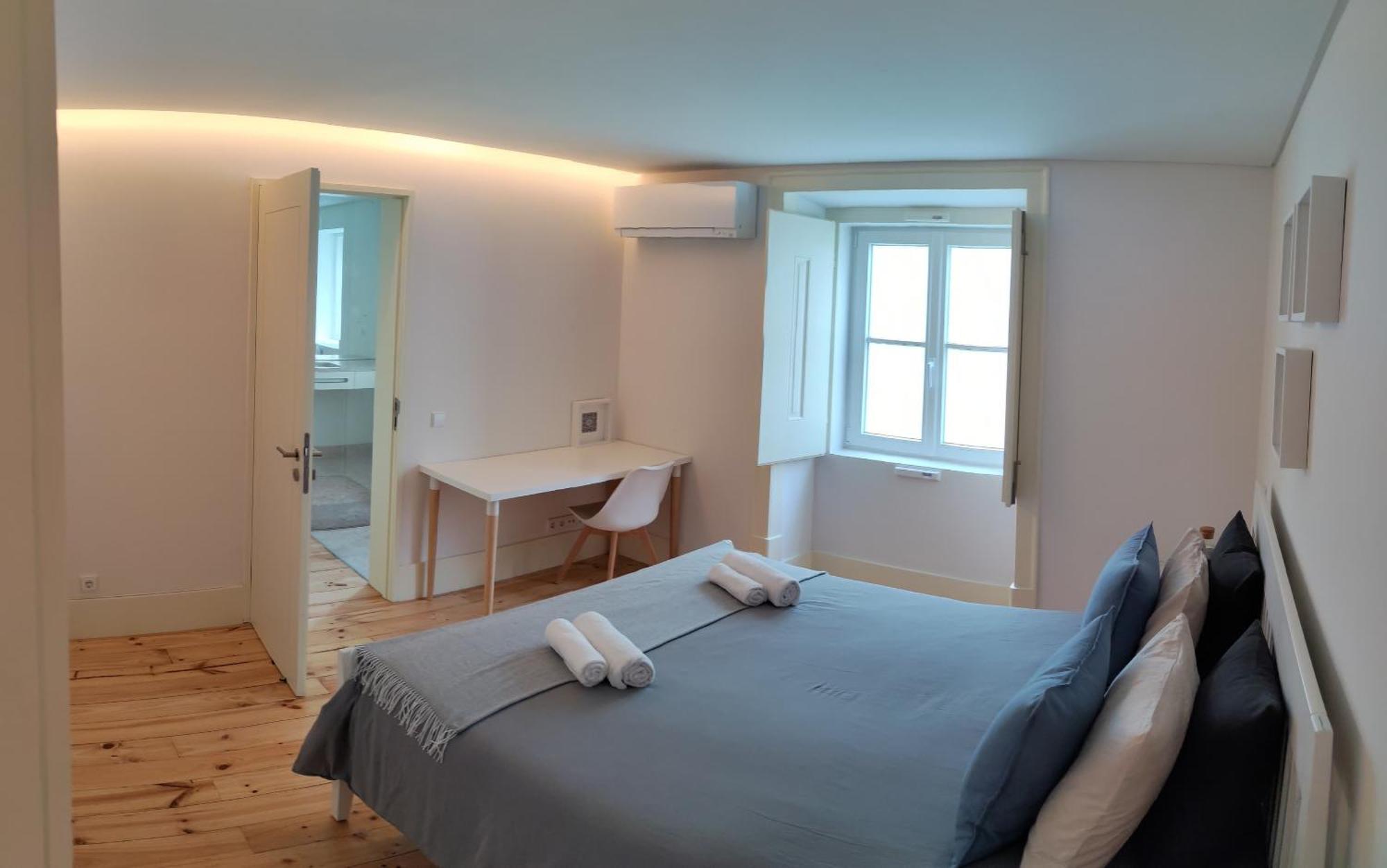 Central Bedroom In Shared House In Chiado - Historic Center Of リスボン エクステリア 写真